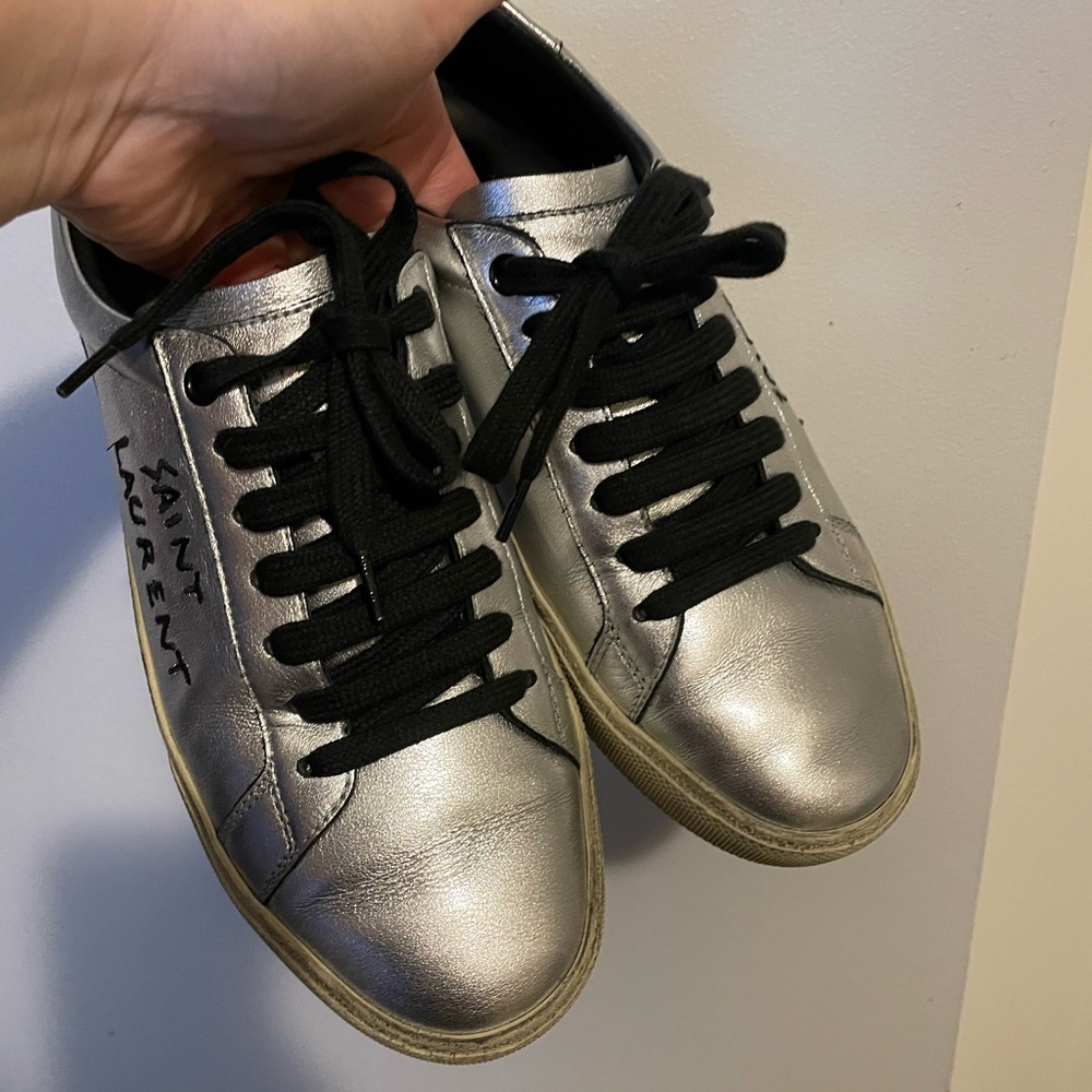 Saint Laurent women’s court classic Metallic distressed Sl-06 leather sneaker